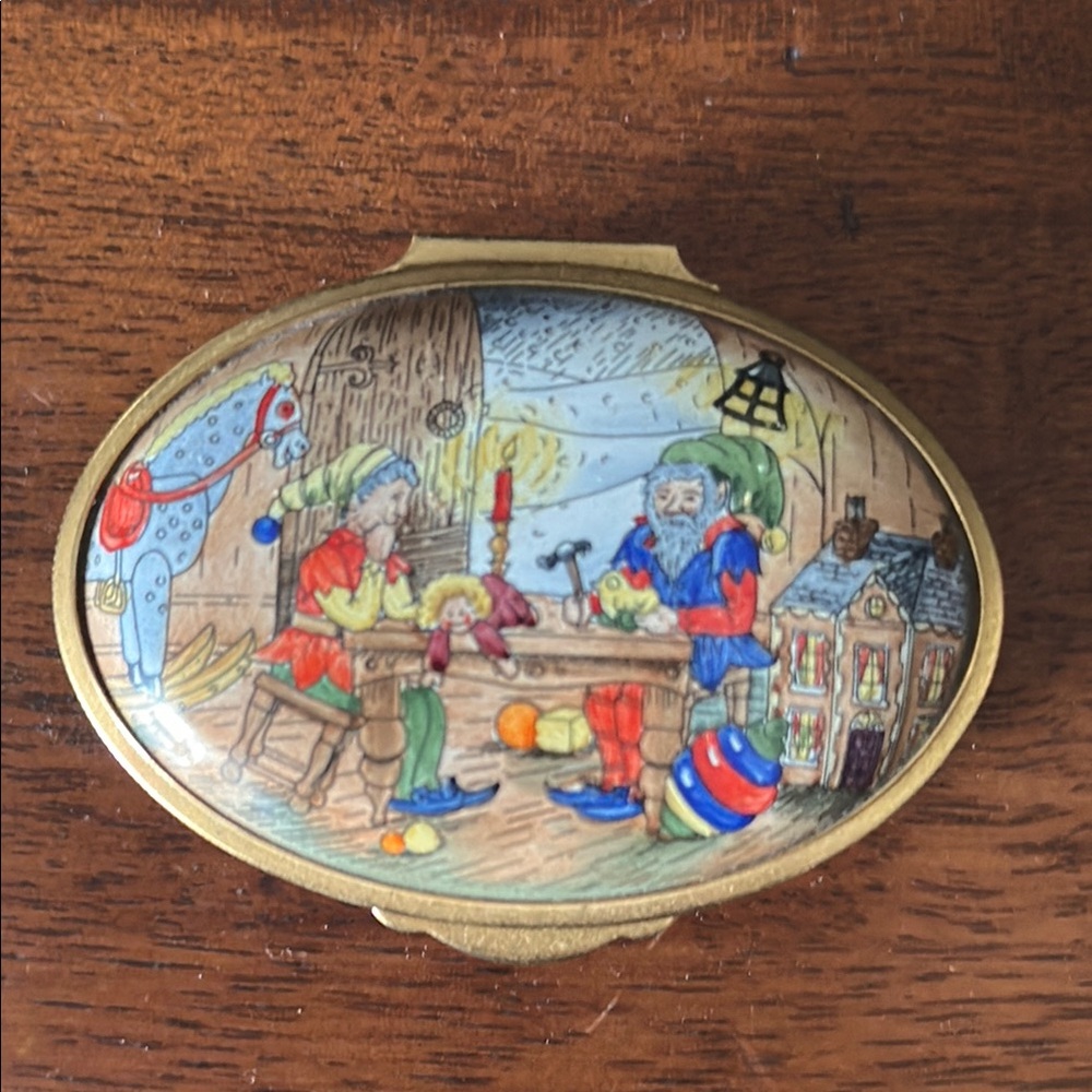 A Harrods of London Christmas Limited Edition Number 152 of 300 Enamel Pot